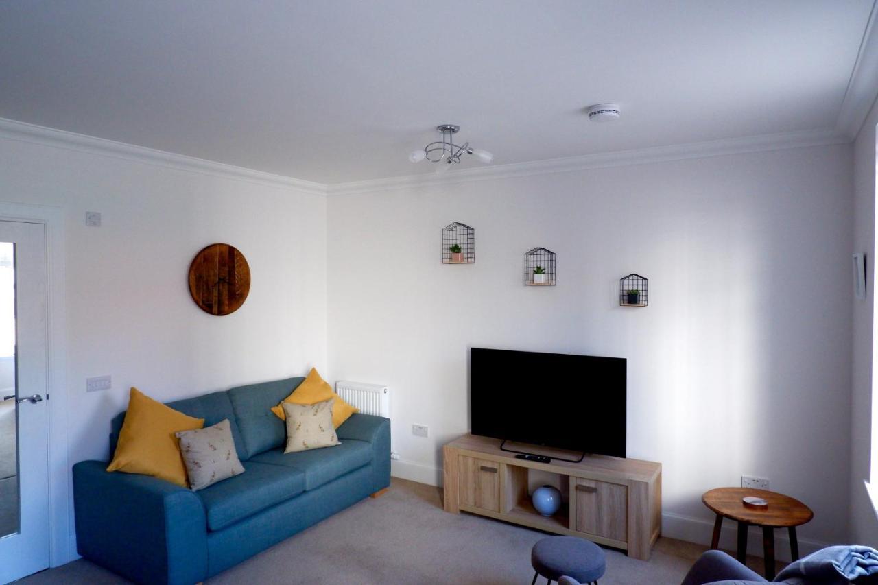 No 7 Quiet, Two Bedroom Ground Floor Flat In Tornagrain Great For Early Airport Departures Or Late Flights Dalcross Zewnętrze zdjęcie