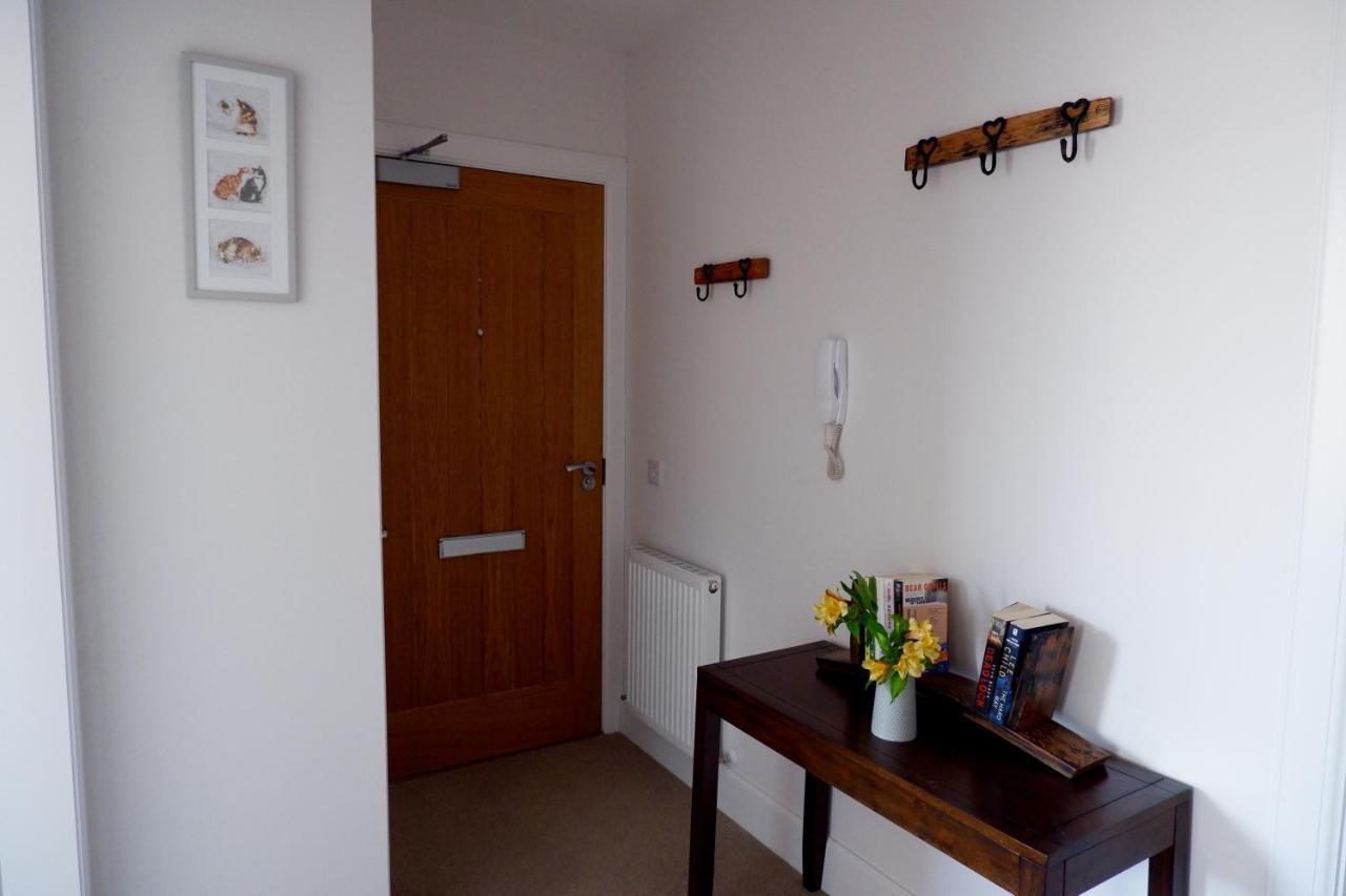 No 7 Quiet, Two Bedroom Ground Floor Flat In Tornagrain Great For Early Airport Departures Or Late Flights Dalcross Zewnętrze zdjęcie